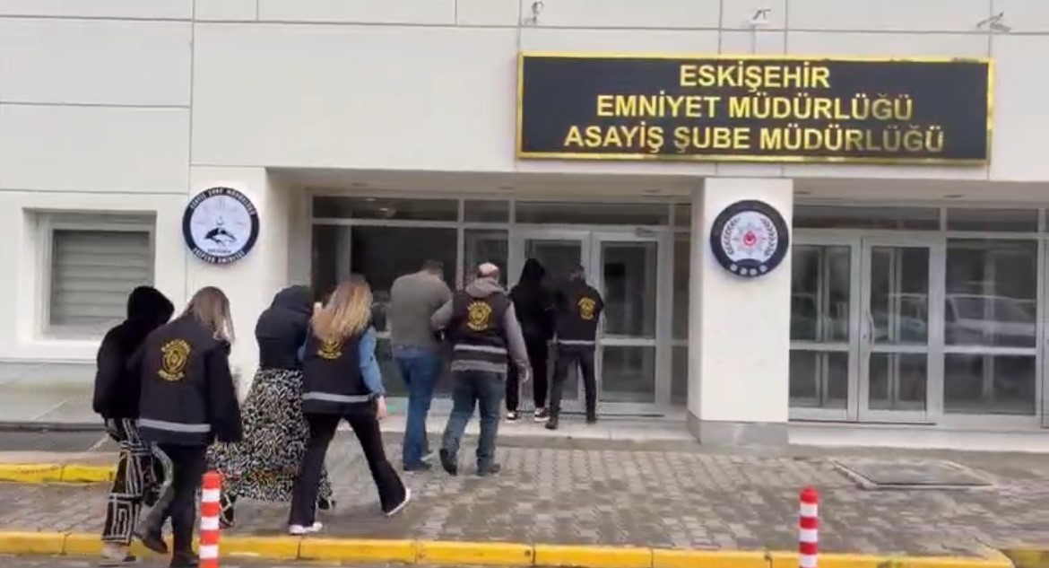 İzmir’deki 1 milyon 500 bin TL’lik hırsızlığın 4 şüphelisi Eskişehir’de yakalandı