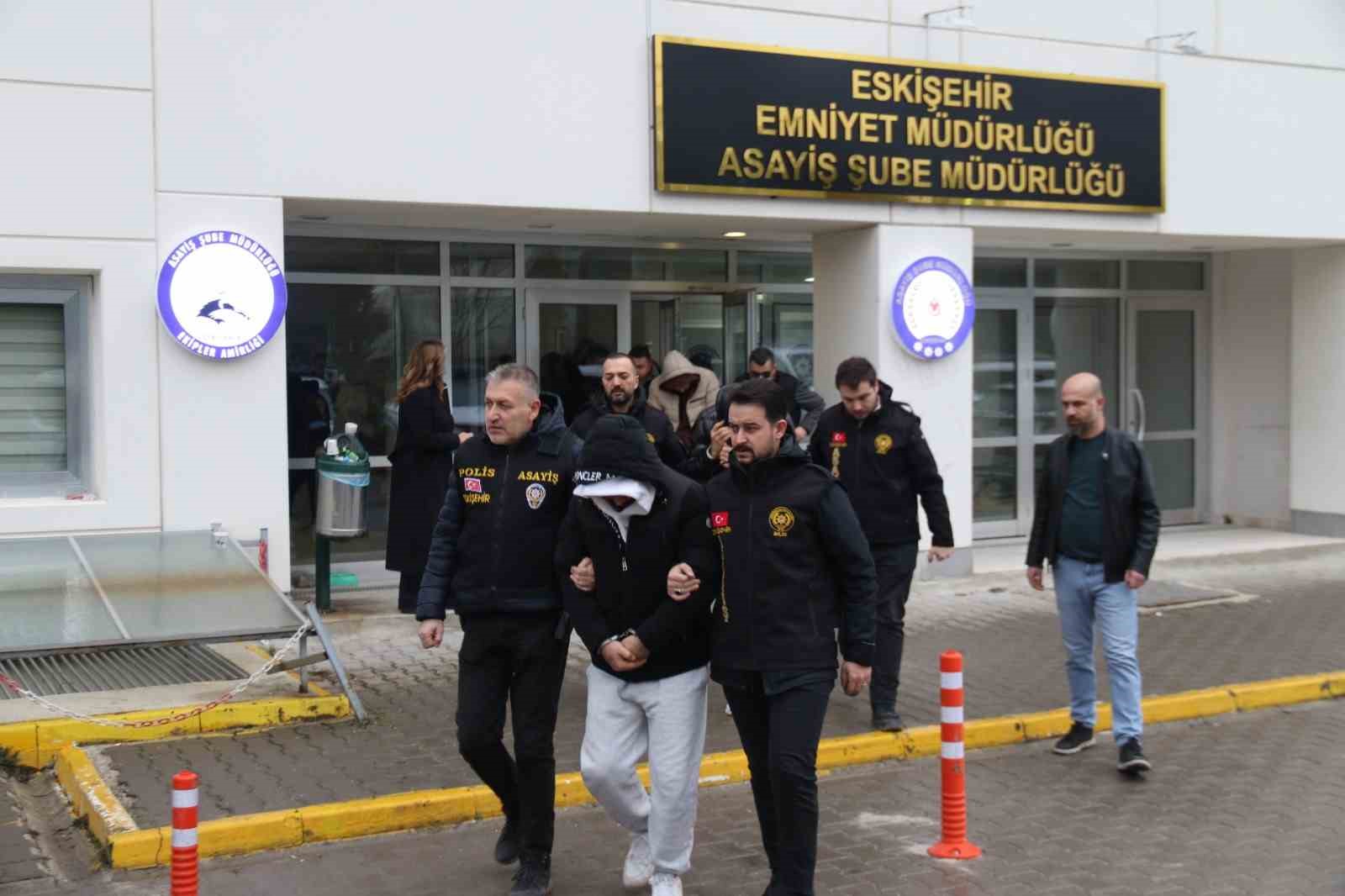Eskişehir’daki fuhuş operasyonunda 8 tutuklama
