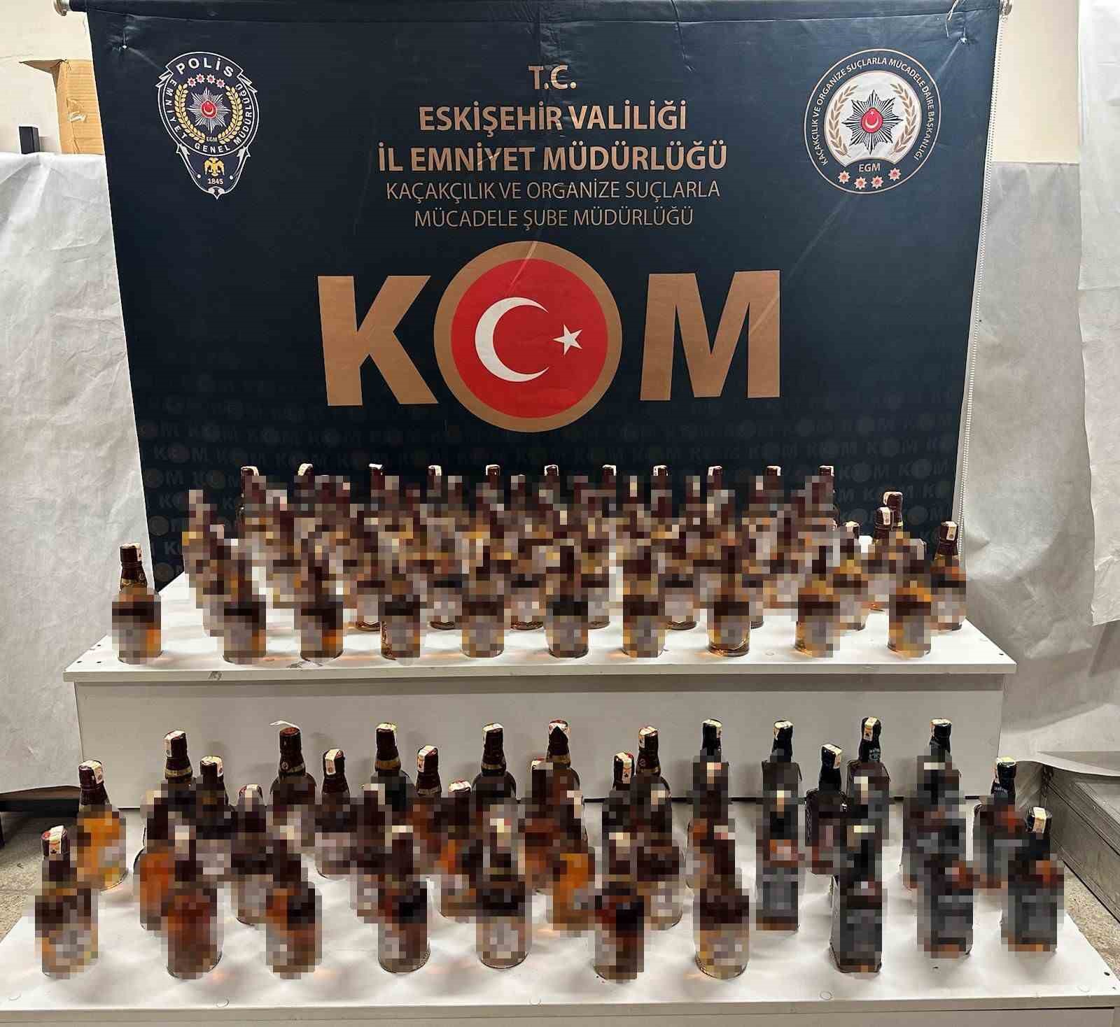 Şüphe üzerine aranan araçta 100 şişe kaçak alkol ele geçirildi