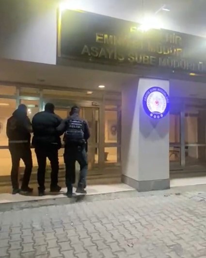 İnterpol’ün kırmızı bültenle aradığı dolandırıcı Eskişehir’de yakalandı