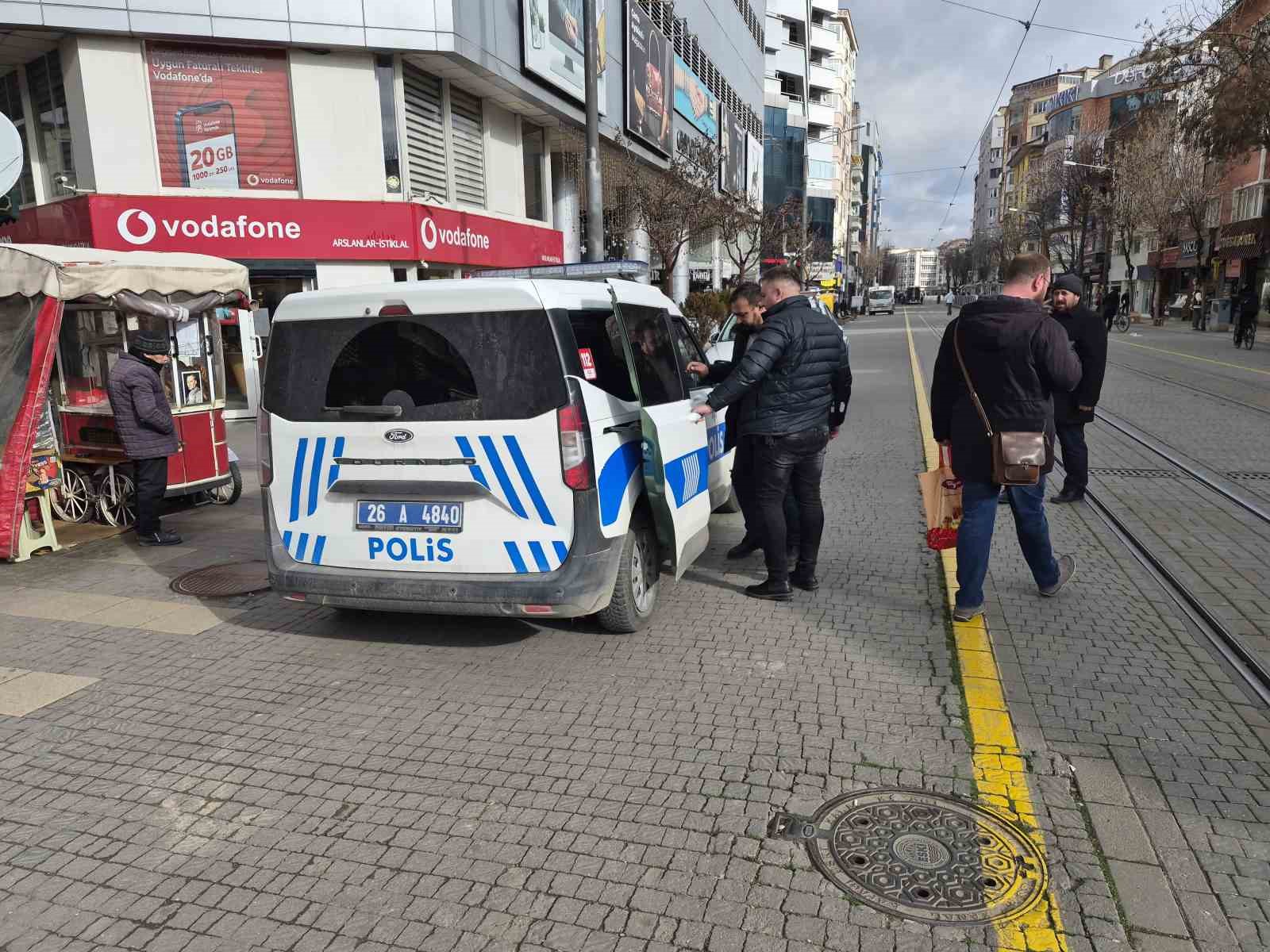 Zabıta ile vatandaş arasındaki hatalı park tartışması polis merkezinde bitti