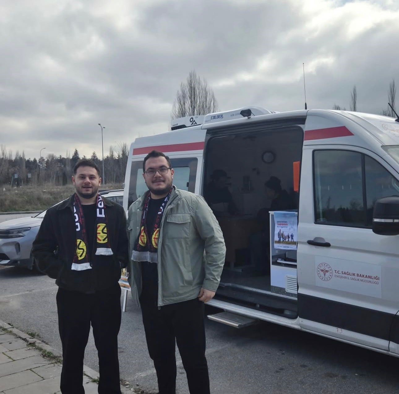 Eskişehir’de mobil sigara bıraktırma aracı taraftarla buluştu