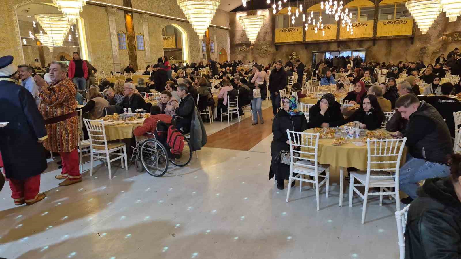 Eskişehir’de gaziler ve yaşlılar iftar programında bir araya geldi