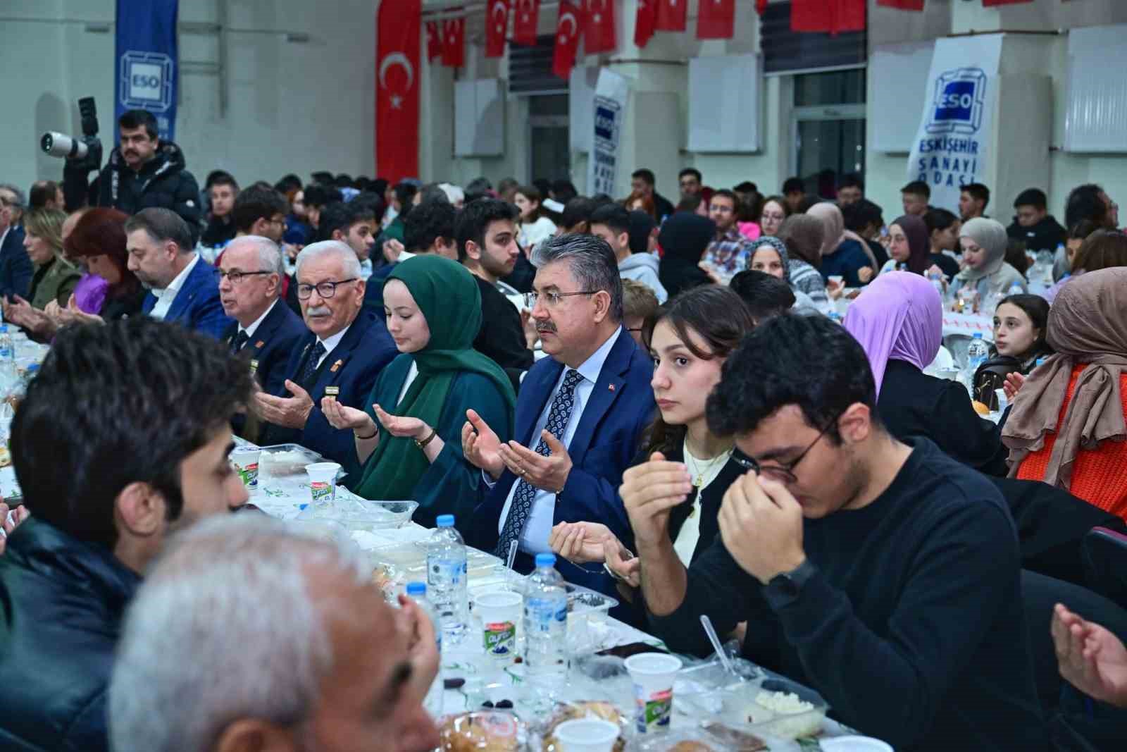 Vali Yılmaz, iftar sofrasında öğrenciler ve gazilerle buluştu