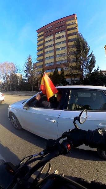 Eskişehir sokaklarında İspanya ve Türk bayrakları ile dolaşan sürücü