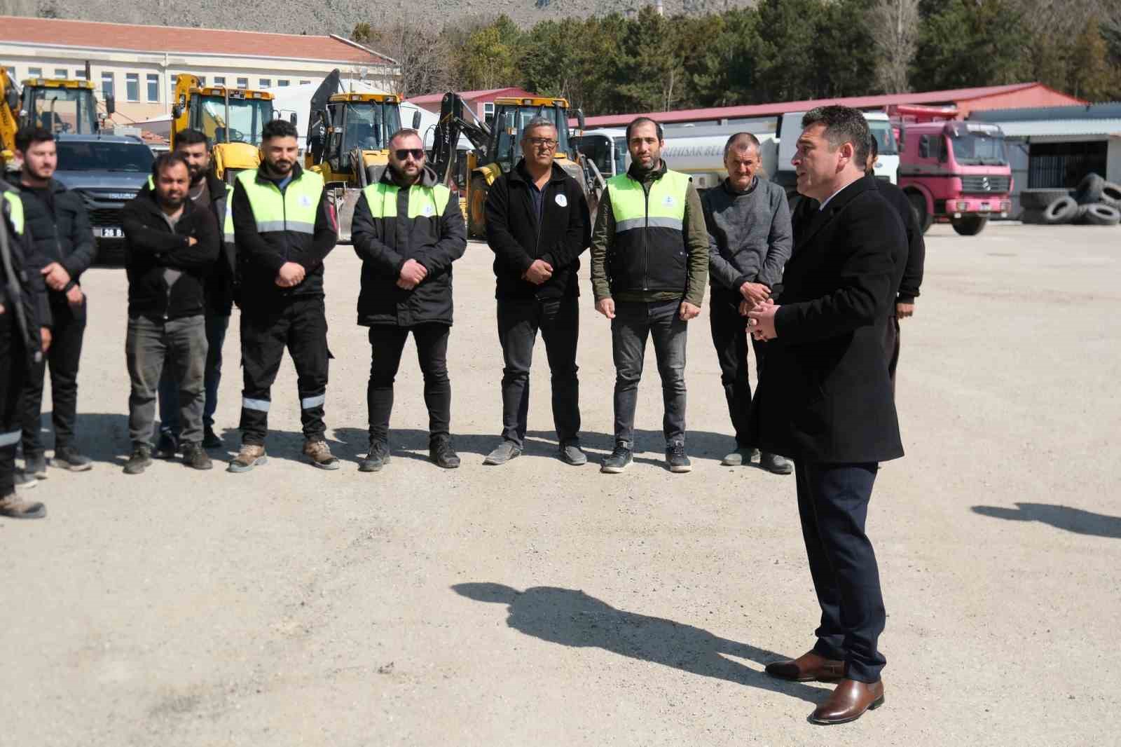 Başkan Dökmeci’den yüzleri güldüren bayram ikramiyesi