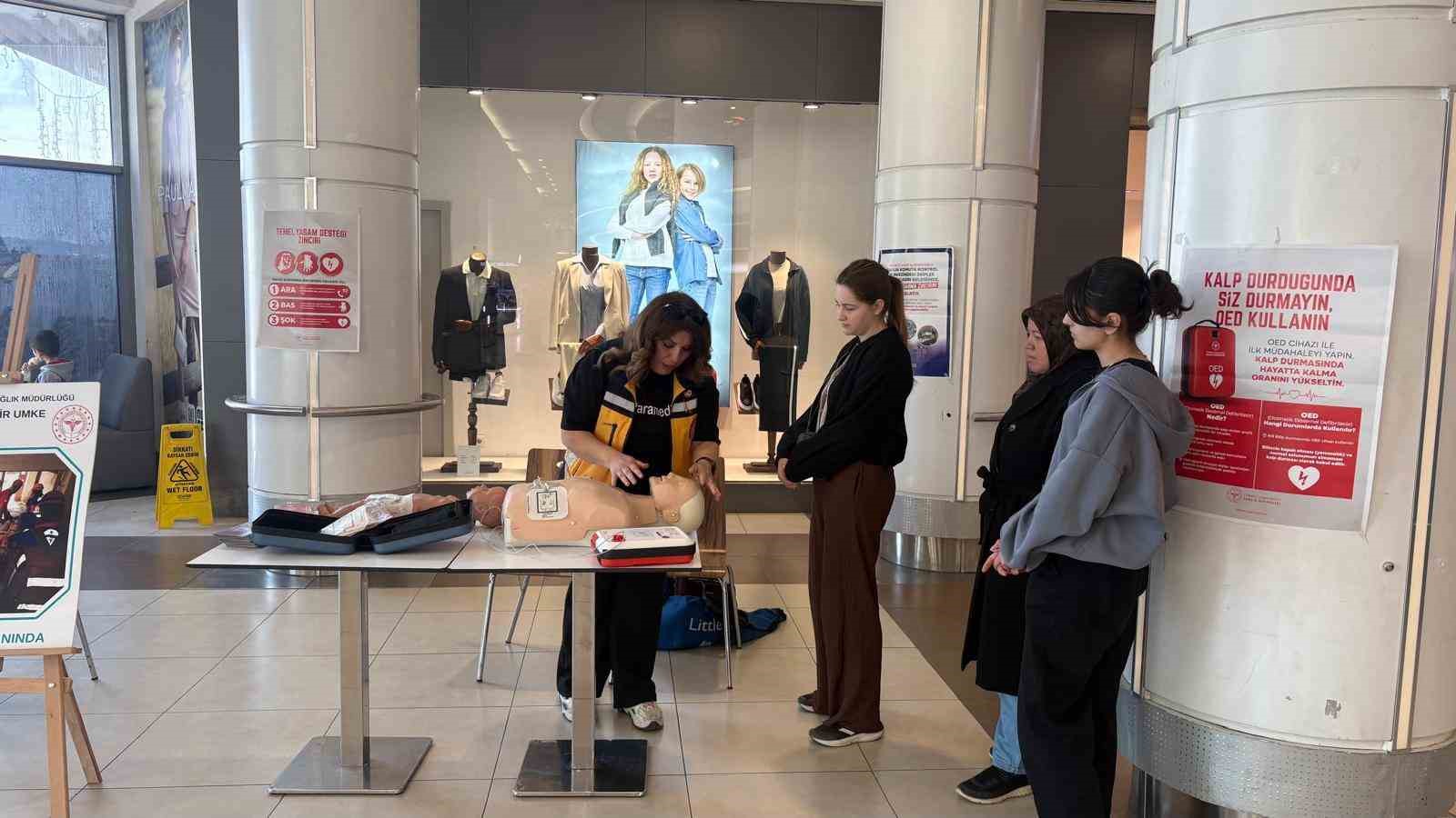 Sağlık ekipleri hava yolu tıkanıklığı ve temel yaşam desteğini uygulamalı anlattı