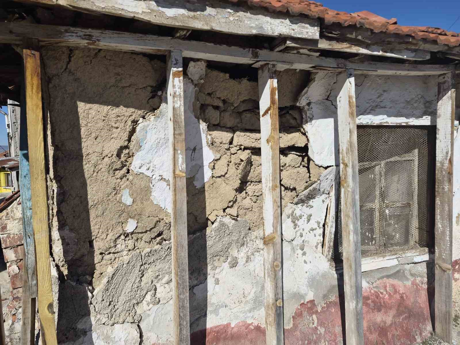 Metruk ev çevreye tehlike saçıyor